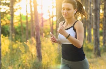 Chaussures de course pour femmes : techniques, performance, élégance